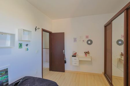 Casa à venda com 220m², 4 quartos e 6 vagas Casa à venda com 220m², 4 quartos e 6 vagasQuarto 3