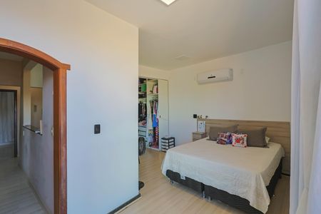 Casa à venda com 220m², 4 quartos e 6 vagas Casa à venda com 220m², 4 quartos e 6 vagasQuarto 4 - Suíte