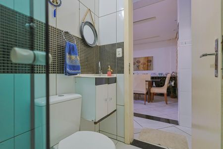 Casa à venda com 220m², 4 quartos e 6 vagas Casa à venda com 220m², 4 quartos e 6 vagasBanheiro 2