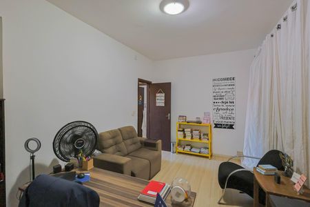 Casa à venda com 220m², 4 quartos e 6 vagas Casa à venda com 220m², 4 quartos e 6 vagasQuarto 1