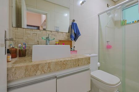 Casa à venda com 220m², 4 quartos e 6 vagas Casa à venda com 220m², 4 quartos e 6 vagasBanheiro 1