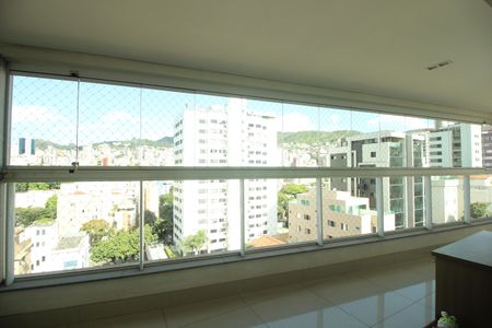 Apartamento à venda com 170m², 4 quartos e 4 vagasVaranda