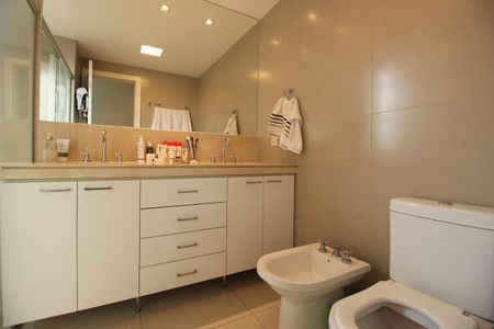 Apartamento à venda com 170m², 4 quartos e 4 vagasBanheiro 3