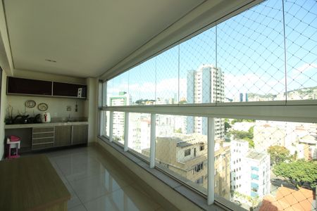 Apartamento à venda com 170m², 4 quartos e 4 vagasVaranda