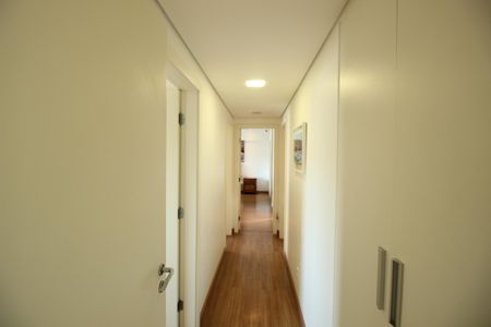 Apartamento à venda com 170m², 4 quartos e 4 vagasCorredor