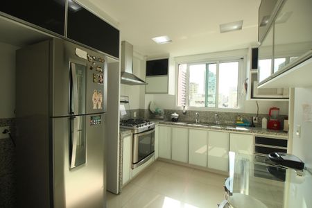 Apartamento à venda com 170m², 4 quartos e 4 vagasCozinha