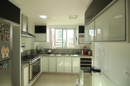 Apartamento à venda com 170m², 4 quartos e 4 vagasCozinha