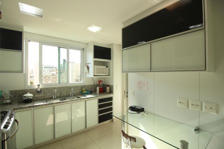 Apartamento à venda com 170m², 4 quartos e 4 vagasCozinha