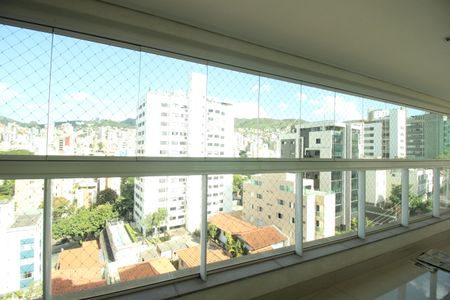 Apartamento à venda com 170m², 4 quartos e 4 vagasVaranda