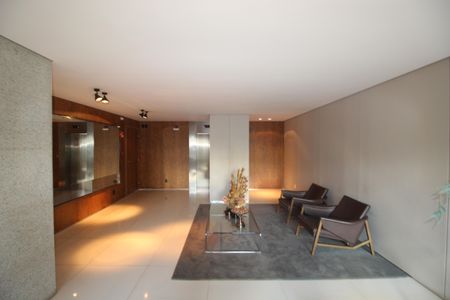 Apartamento à venda com 170m², 4 quartos e 4 vagasHall social