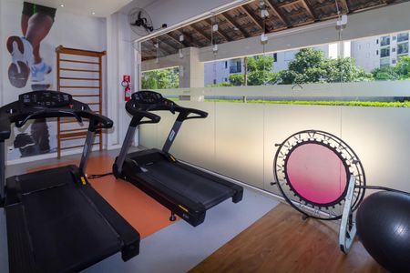 Apartamento à venda com 238m², 4 quartos e 4 vagas Apartamento à venda com 238m², 4 quartos e 4 vagasÁrea comum - Academia