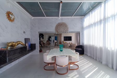 Apartamento à venda com 238m², 4 quartos e 4 vagas Apartamento à venda com 238m², 4 quartos e 4 vagasSala