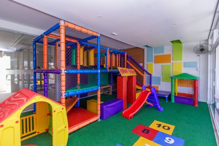 Apartamento à venda com 238m², 4 quartos e 4 vagas Apartamento à venda com 238m², 4 quartos e 4 vagasÁrea comum - Brinquedoteca