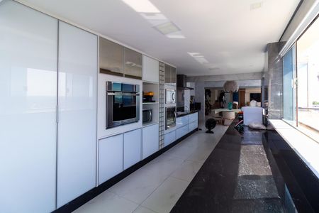 Apartamento à venda com 238m², 4 quartos e 4 vagas Apartamento à venda com 238m², 4 quartos e 4 vagasCozinha