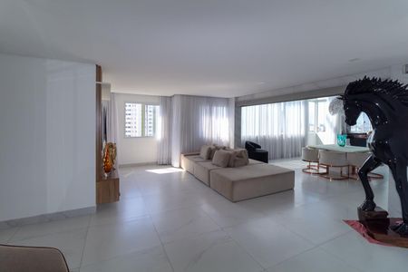 Apartamento à venda com 238m², 4 quartos e 4 vagas Apartamento à venda com 238m², 4 quartos e 4 vagasSala