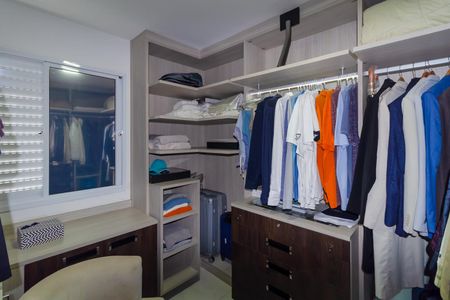 Apartamento à venda com 238m², 4 quartos e 4 vagas Apartamento à venda com 238m², 4 quartos e 4 vagasCloset Suíte 2