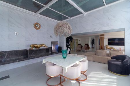 Apartamento à venda com 238m², 4 quartos e 4 vagas Apartamento à venda com 238m², 4 quartos e 4 vagasSala
