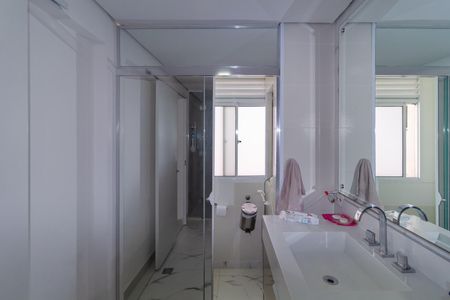 Apartamento à venda com 238m², 4 quartos e 4 vagas Apartamento à venda com 238m², 4 quartos e 4 vagasBanheiro 2 da Suíte 2