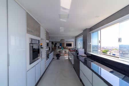 Apartamento à venda com 238m², 4 quartos e 4 vagas Apartamento à venda com 238m², 4 quartos e 4 vagasCozinha