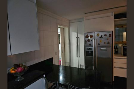Apartamento à venda com 225m², 4 quartos e 6 vagas