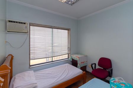 Casa à venda com 248m², 4 quartos e 4 vagas Casa à venda com 248m², 4 quartos e 4 vagasQuarto 1