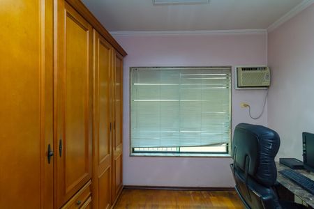Casa à venda com 248m², 4 quartos e 4 vagas Casa à venda com 248m², 4 quartos e 4 vagasQuarto 2