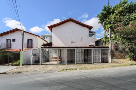 Casa à venda com 144m², 2 quartos e 1 vaga Casa à venda com 144m², 2 quartos e 1 vagaFachada