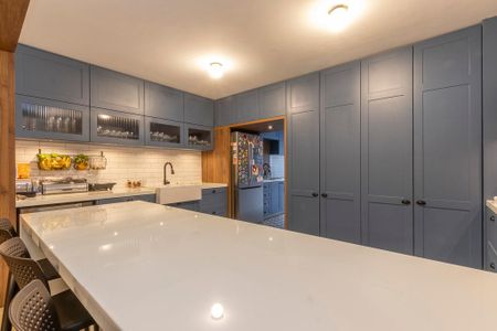 Casa à venda com 538m², 5 quartos e 4 vagas Casa à venda com 538m², 5 quartos e 4 vagasCozinha