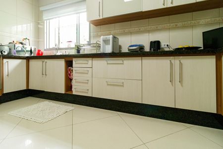 Casa à venda com 260m², 4 quartos e 2 vagas Casa à venda com 260m², 4 quartos e 2 vagasCozinha