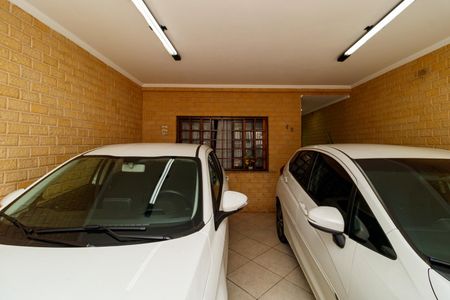 Casa à venda com 260m², 4 quartos e 2 vagas Casa à venda com 260m², 4 quartos e 2 vagasGaragem