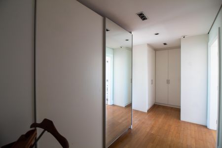 Apartamento à venda com 299m², 5 quartos e 5 vagasCloset da suíte 4