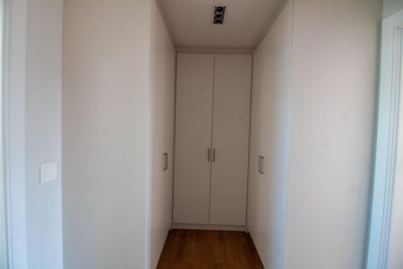 Apartamento à venda com 299m², 5 quartos e 5 vagasCloset da suíte 4