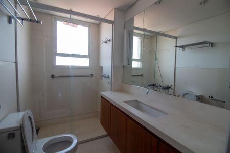 Apartamento à venda com 299m², 5 quartos e 5 vagasBanheiro da Suíte 3