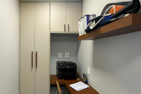 Apartamento à venda com 173m², 3 quartos e 3 vagas Apartamento à venda com 173m², 3 quartos e 3 vagasEscritório