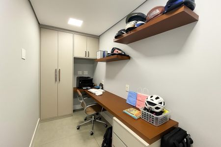 Apartamento à venda com 173m², 3 quartos e 3 vagas Apartamento à venda com 173m², 3 quartos e 3 vagasEscritório