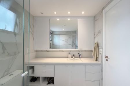 Apartamento à venda com 173m², 3 quartos e 3 vagas Apartamento à venda com 173m², 3 quartos e 3 vagasBanheiro da Suíte 1