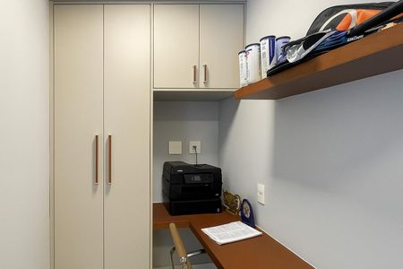 Apartamento à venda com 173m², 3 quartos e 3 vagas Apartamento à venda com 173m², 3 quartos e 3 vagasEscritório