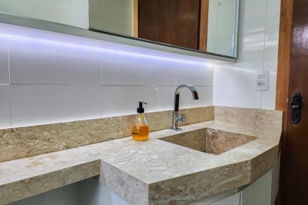 Apartamento à venda com 65m², 2 quartos e 2 vagasBanheiro Social 