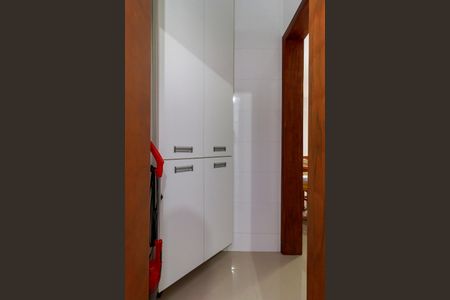 Casa à venda com 434m², 11 quartos e 5 vagas Casa à venda com 434m², 11 quartos e 5 vagasBanheiro