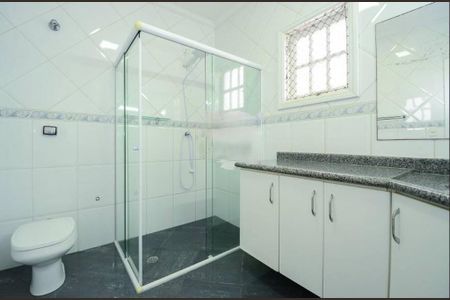Casa à venda com 221m², 4 quartos e 3 vagas