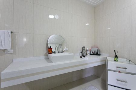 Casa à venda com 625m², 3 quartos e 4 vagasBanheiro da Suíte 1