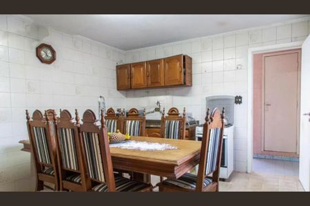 Casa à venda com 220m², 3 quartos e 9 vagas