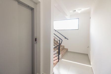 Apartamento à venda com 45m², 1 quarto e sem vaga Apartamento à venda com 45m², 1 quarto e sem vagaÁrea comum - Corredor e Escada