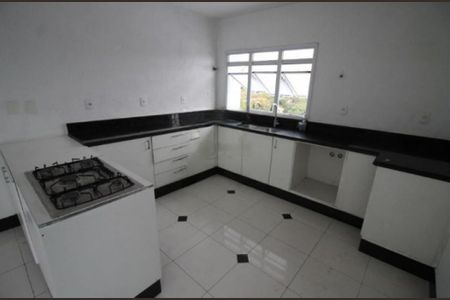 Casa à venda com 189m², 4 quartos e 8 vagas