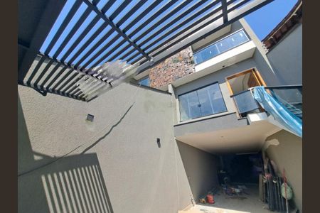 Casa à venda com 129m², 2 quartos e 2 vagas