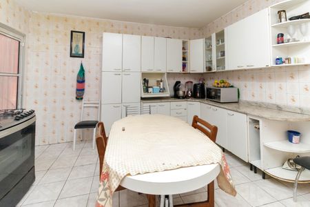 Casa à venda com 200m², 6 quartos e 5 vagas Casa à venda com 200m², 6 quartos e 5 vagasCozinha