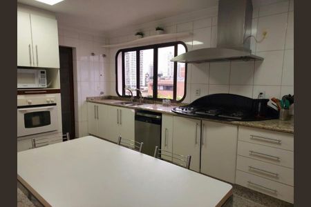 Apartamento à venda com 240m², 4 quartos e 3 vagas