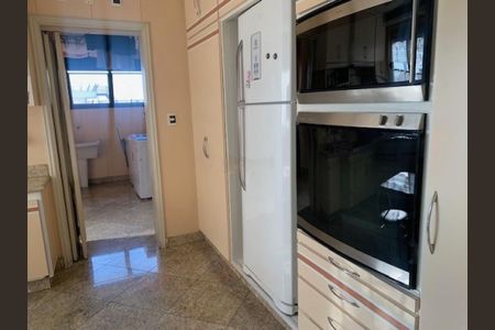 Apartamento à venda com 236m², 4 quartos e 4 vagas