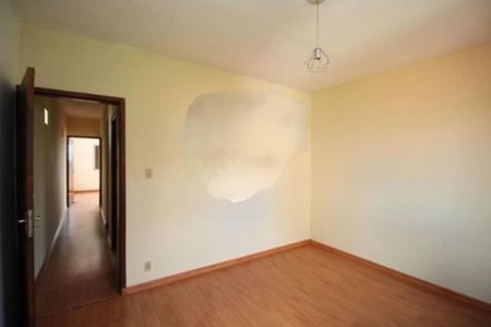 Casa à venda com 130m², 3 quartos e 5 vagas