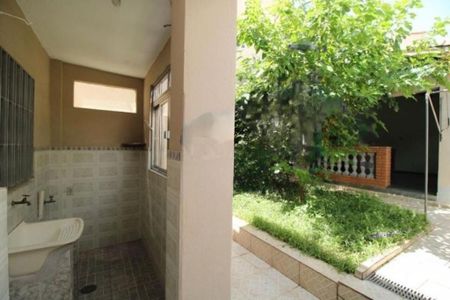Casa à venda com 130m², 3 quartos e 5 vagas